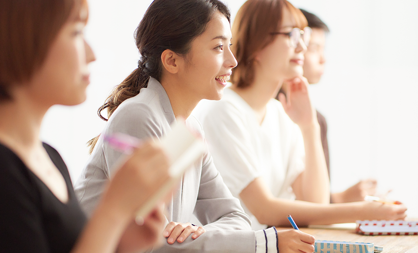 セミナー参加女性の画像